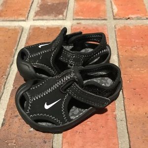 Toddler size 2 Nike sandals